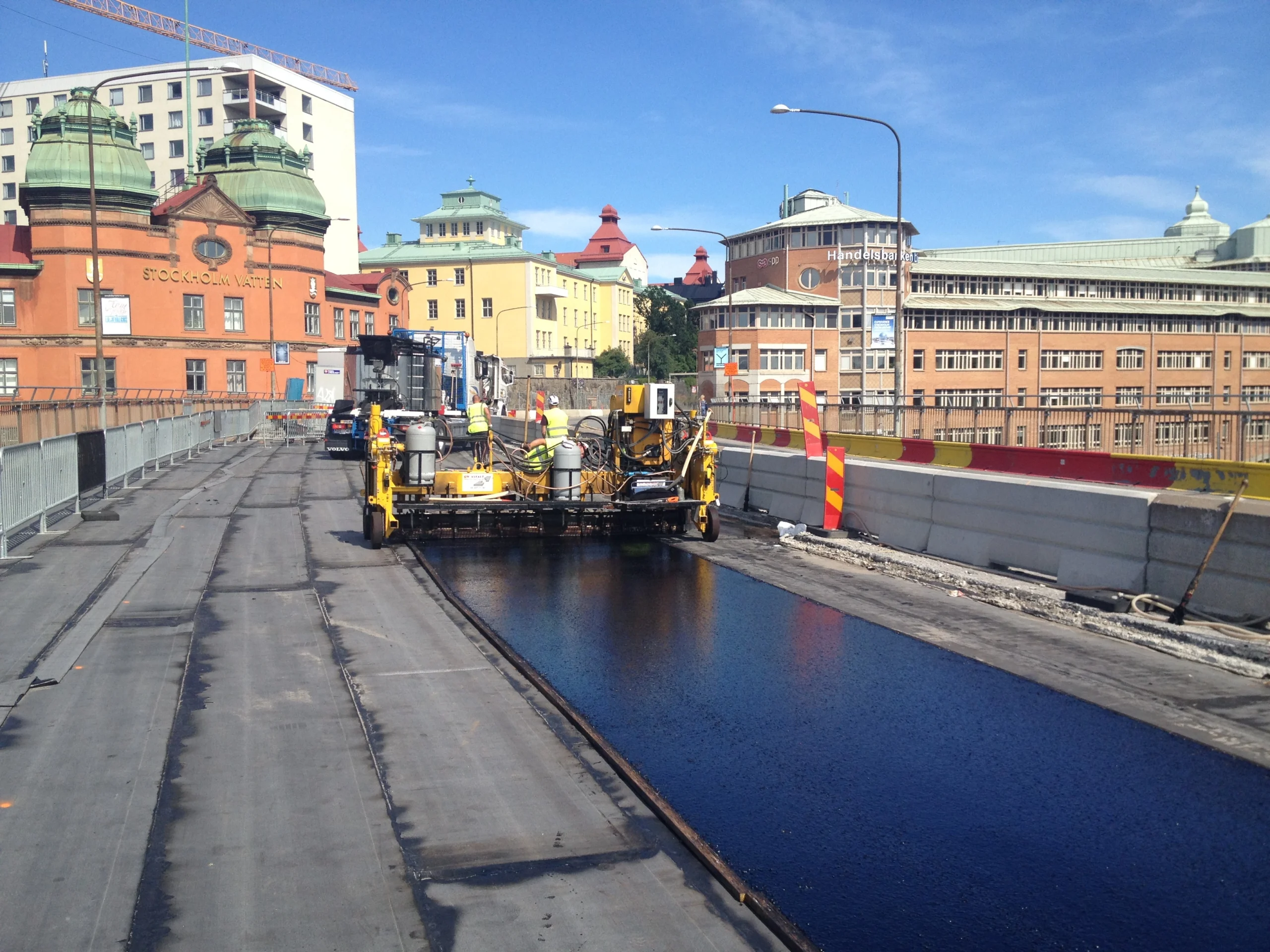 gjutasfalt av bro i stockholm